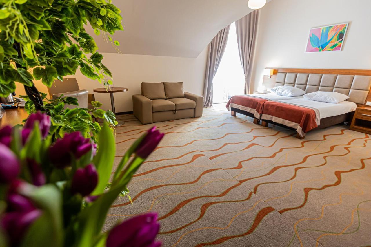 Hotel Olivia Medical Spa Skomielna Czarna Exterior photo