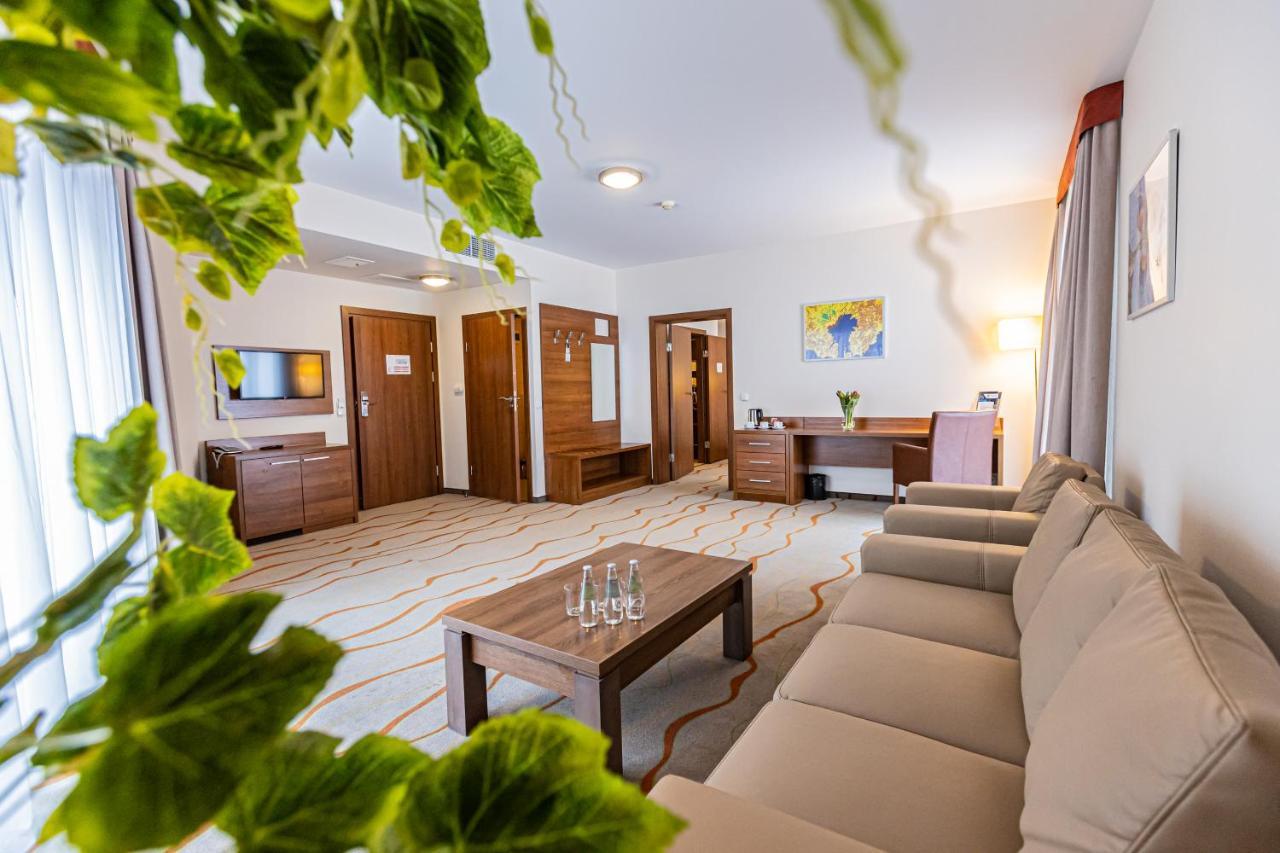 Hotel Olivia Medical Spa Skomielna Czarna Exterior photo