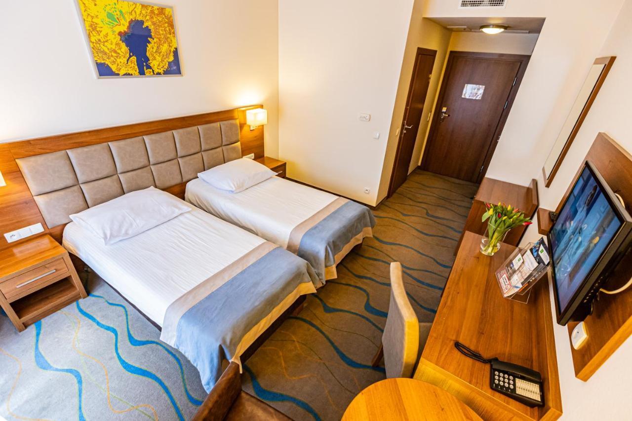 Hotel Olivia Medical Spa Skomielna Czarna Exterior photo