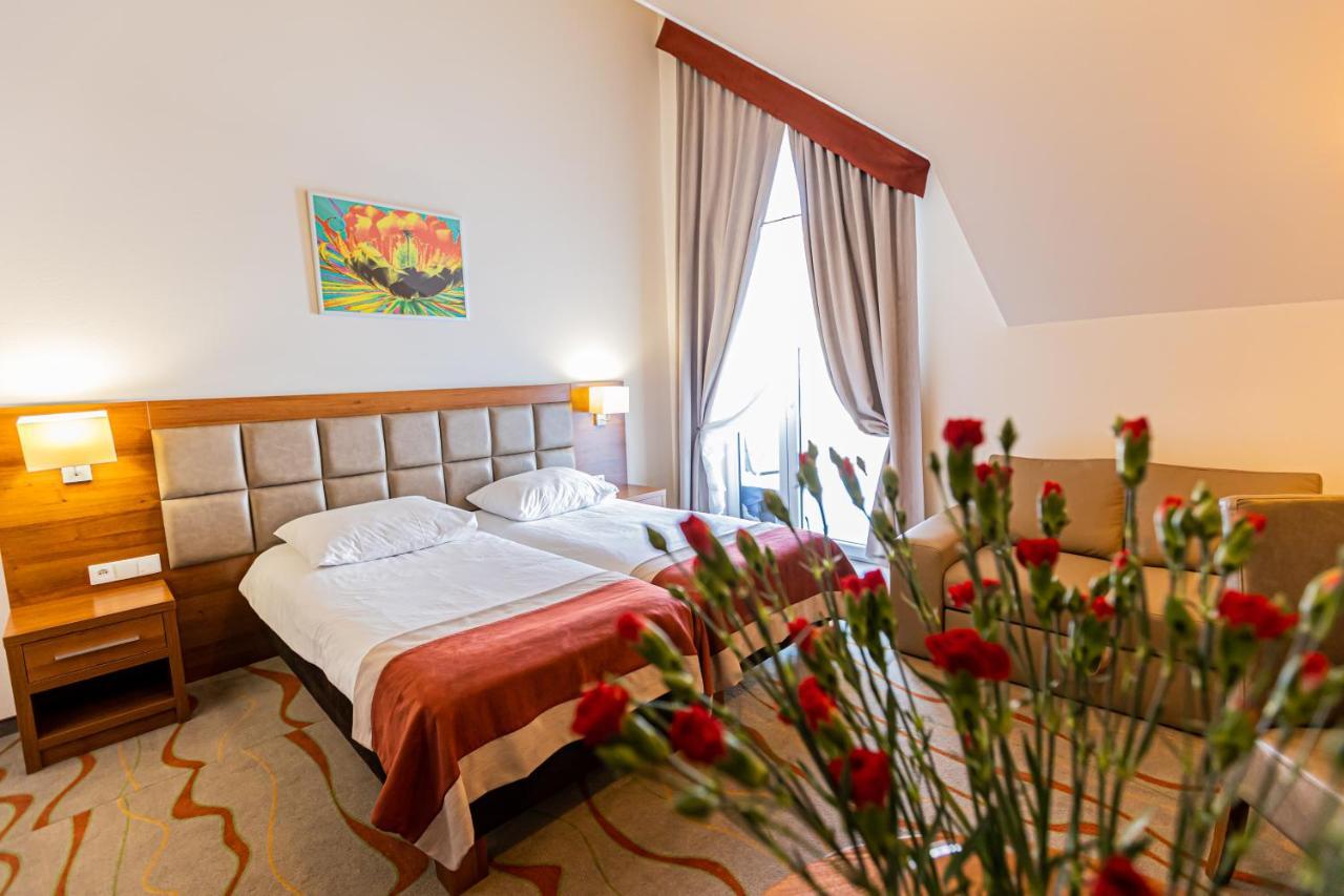Hotel Olivia Medical Spa Skomielna Czarna Exterior photo
