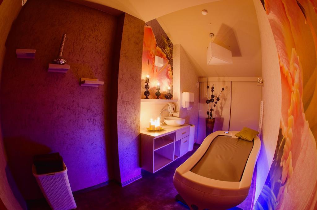 Hotel Olivia Medical Spa Skomielna Czarna Exterior photo